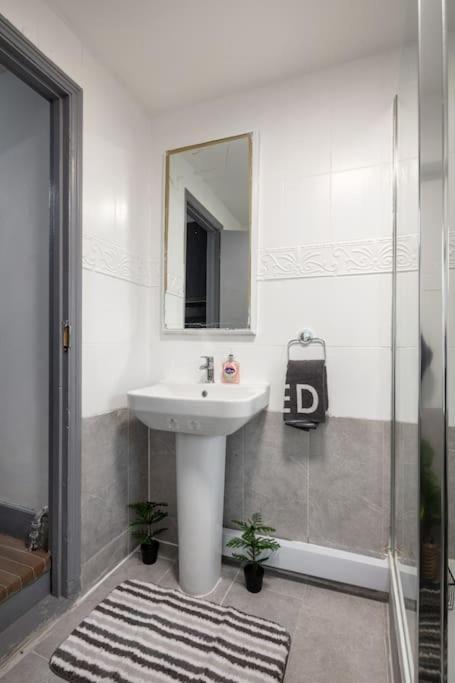 2A - Bright & Airy 2 Bed Flat - 20 Mins To Central Λονδίνο Εξωτερικό φωτογραφία